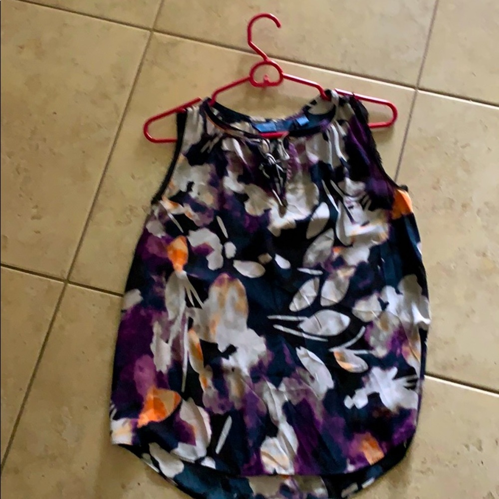 Flowered sleeveless blouse